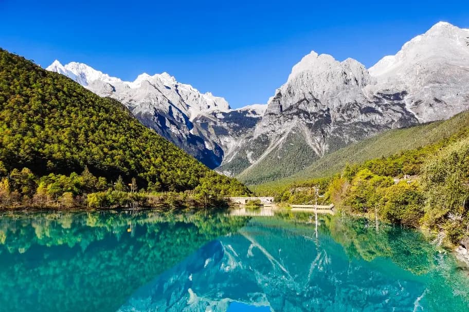 【雲南】單程昆大高鐵・昆進麗出・春映滇西北・藍月谷・瀘沽湖女兒國・雙秀｜文化考察交流團、無購物